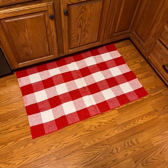 NEW Christmas Red and White Plaid Rug - 28 x 43 Inches Outdoor Front Door Decor - Picture 2 of 10